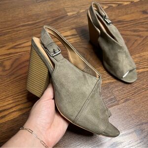 Joe’s Cameron chunky heel taupe tan khaki strappy heels women’s shoes size 10